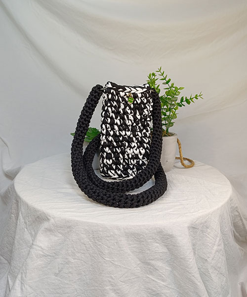 sacoche téléphone crochet infini noir blanc takiri